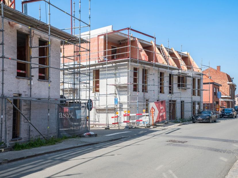Dit hedendaagse &amp; kwalitatieve nieuwbouwproject zal binnenkort de nieuwe thuis worden van 5 ruime en lichtrijke appartementen. Met 5 moderne apparteme