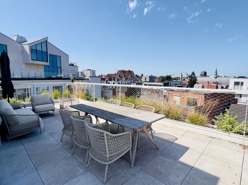 Prachtig penthouse te huur in De Bonnefant.&lt;br /&gt;
Dit nieuwe penthouse heeft een hoogwaardige afwerking, een groot zuidwest georiënteerd terras met wi