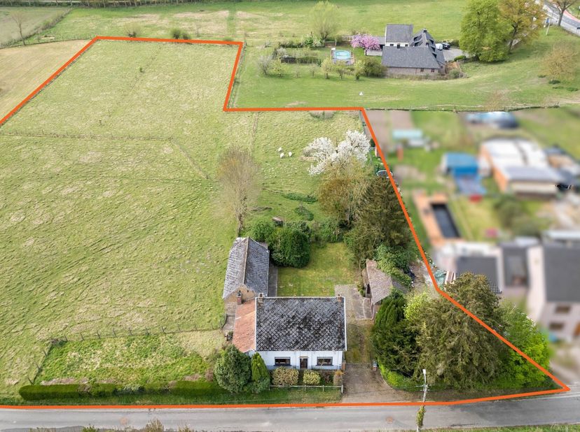 ZWALM - Uniek gelegen te renoveren hoeve op 1,1haDeze landelijke woning is een renovatieproject met unieke ligging. De huidige woning is volledig te r