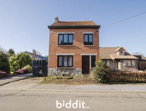                                         Woning te koop in Grand-Axhe, € 130.000
