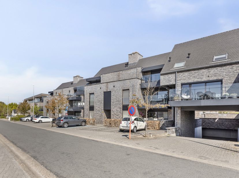 Gezellig gelijkvloers appartement.&lt;br /&gt;
Gelegen binnen de grote ring van Bree, op wandelafstand van het centrum en in de directe omgevingen van winke