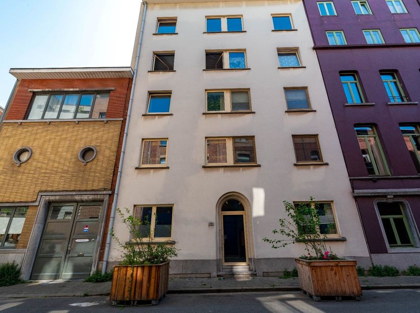 Mooi appartement met 1 slaapkamer op zeer goede ligging in een rustige straat tussen de Scheldekaaien en de Kloosterstraat. Waar alle leuke terrasjes,