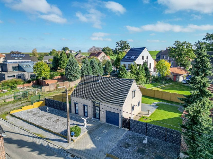Prachtige open bebouwing – 185 m² woonplezier – bj. 2002 – EPC: 179Kwh/m²&lt;br /&gt;
&lt;br /&gt;
Prachtige open bebouwing – 185 m² woonplezier – bj. 2002 – EPC: