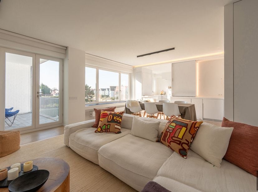 Magnifique appartement, parfaitement situé dans un cadre de villas magnifique, à seulement 150 mètres de la Digue Piétonne du Zoute.&lt;br /&gt;
Bel apparte