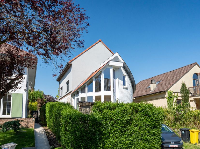 WEZEMBEEK-OPPEM: Belle villa d&#039;une superficie habitable de 164m2 (196m2 construits) sise sur un terrain de 3 ares 15 très bien situé, à 10 minutes à p