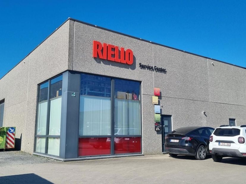 Bien professionnel à louer
                    à 9890 Gavere