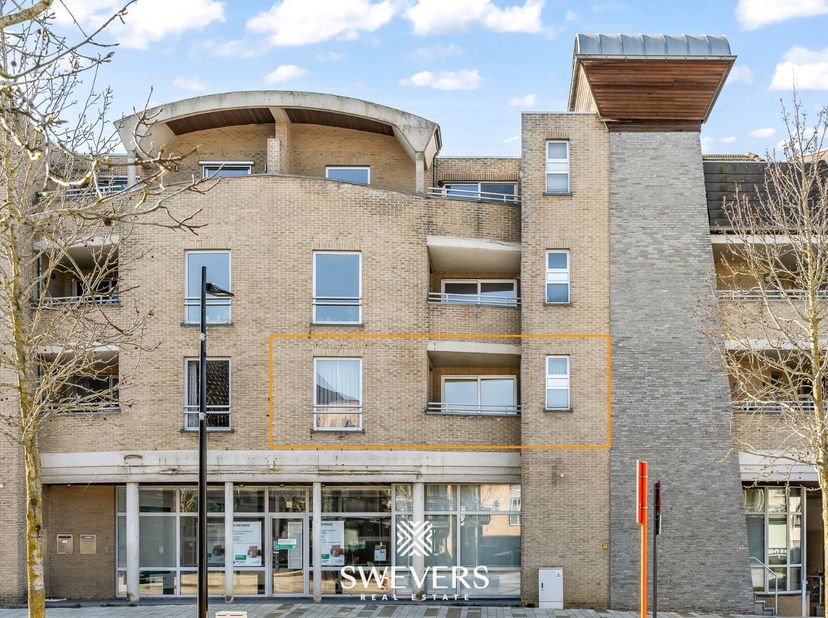 Voor meer info en fotos, surf naar www.swevers.be  In het centrum van Beringen, aan de Koerselsesteenweg, ligt dit instapklare appartement van 119 m²