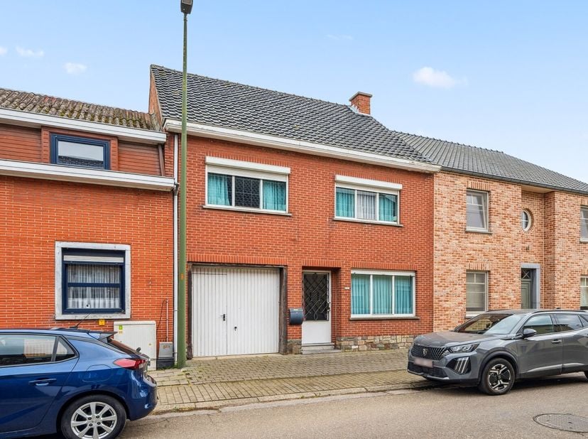 Cette maison à rénover, située au 90, rue du Village à Melkwezer (Linter), offre beaucoup de potentiel pour ceux qui recherchent un projet avec de l&#039;e