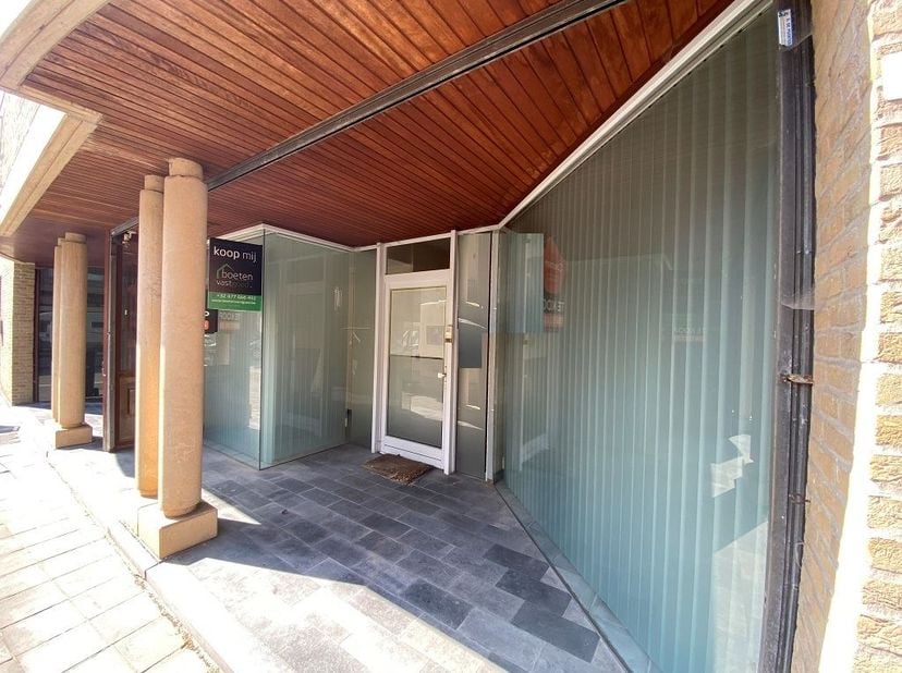 Bien professionnel à vendre
                    à 8630 Veurne