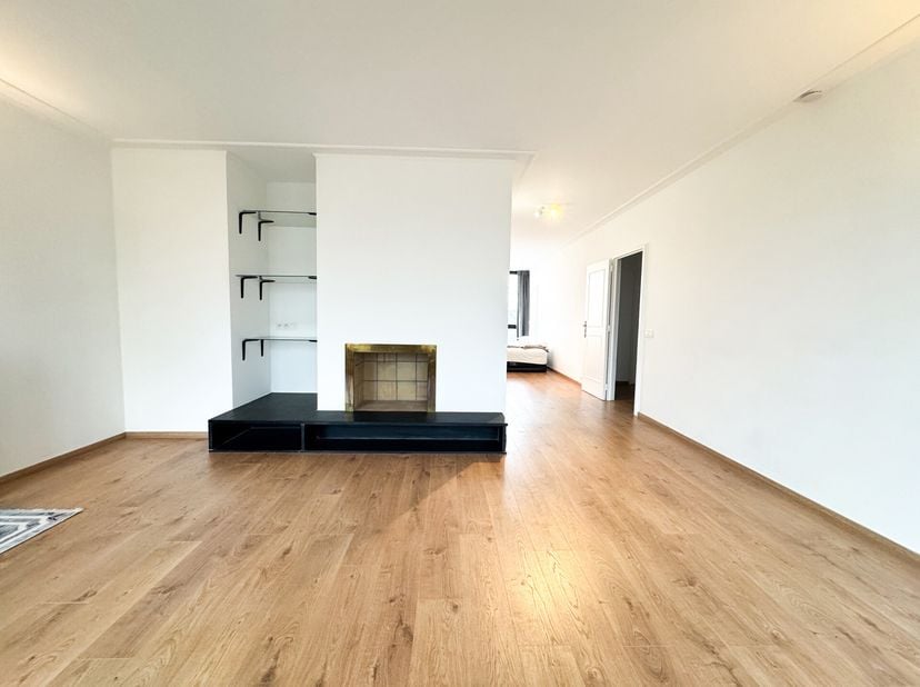 A deux pas du manoir d&#039;Anjou, en plein coeur de Woluwe Saint Pierre, découvrez ce magnifique appartement offrant trois chambres et une terrasse.&lt;br /&gt;