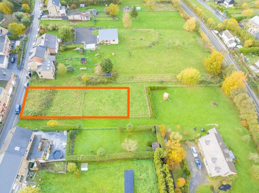 TERRAIN de ± 980 m²&lt;br /&gt;
--&amp;gt; Orientation : Nord&lt;br /&gt;
--&amp;gt; Largeur façade : ± 18,5 m&lt;br /&gt;
--&amp;gt; Profondeur : ± 53 m&lt;br /&gt;
--&amp;gt; Relief : légè