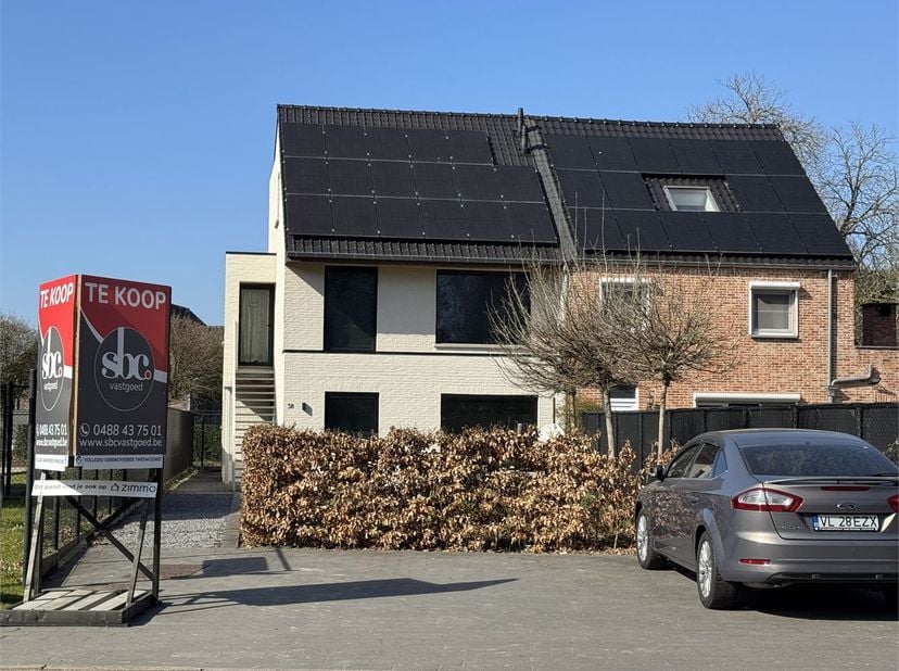 Volledig gerenoveerde tweewoonst op 3a 31ca, vlakbij Zonhoven-centrum&lt;br /&gt;
&lt;br /&gt;
Indeling unit 1&lt;br /&gt;
Gelijkvloers: inkomhal met toilet, leefruimte