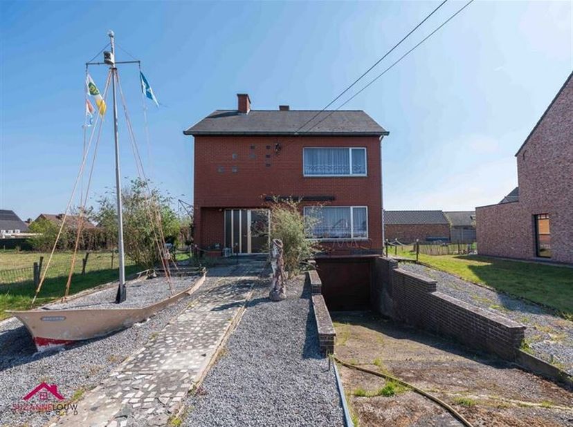 Vrijstaande woning, te renoveren naar eigen smaak, gelegen nabij de Zuid-Willemsvaart&lt;br /&gt;
Troeven&lt;br /&gt;
- Vlakbij het centrum van Opitter&lt;br /&gt;
- Te