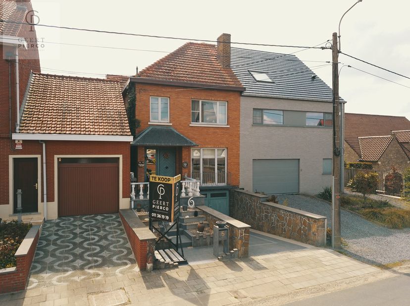 Deze gezellige woning te Landen, dichtbij het treinstation en op een 5-tal minuten van de op- en afritten E40 zal je zeker kunnen bekoren.&lt;br /&gt;
&lt;br /