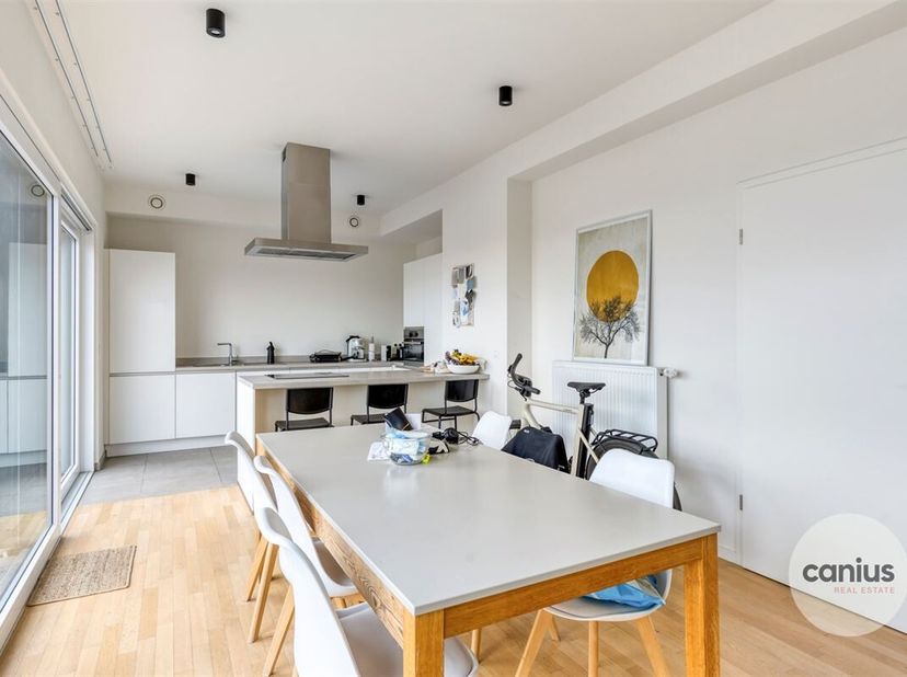 PENTHOUSE AVEC MAGNIFIQUE TERRASSE, 3 CHAMBRES + PARKING&lt;br /&gt;
La résidence Allée Verte est située sur le boulevard Hélihaven au numéro 50. Nous somme