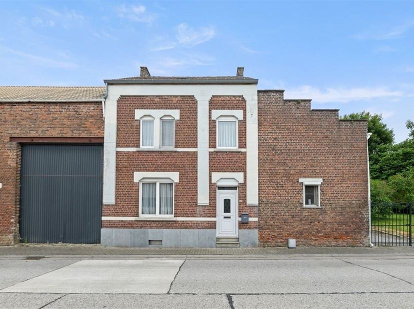 TE RENOVEREN GEZINSWONING MET LOODS IN HET LANDELIJKE GINGELOM&lt;br /&gt;
In het landelijke Niel-bij-Sint-Truiden, deelgemeente van Gingelom houden we halt
