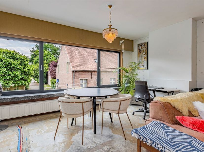 Appartement de 2 chambres à coucher très lumineux et cool avec terrasse sur l&#039;Amerikalei. Situé au 5ème étage d&#039;un immeuble bien entretenu en bordure