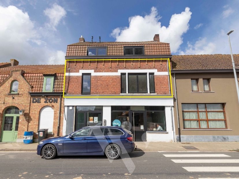 Lichtrijk app met 1 slpk.&lt;br /&gt;
&lt;br /&gt;
Dit appartement is gelegen in het gebouw van &quot;Dorpspunt in Nouter&quot; op het dorpsplein van Dranouter.&lt;br /&gt;
&lt;br /