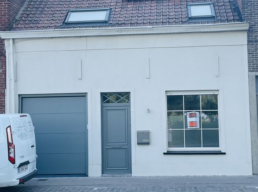 Gerenoveerde woning. Ideaal voor een jong koppel of gezin met kinderen. Centrum Ardooie. &lt;br /&gt;
&lt;br /&gt;
Gerenoveerd in 2019&lt;br /&gt;
Ruime living&lt;br /&gt;
Ru