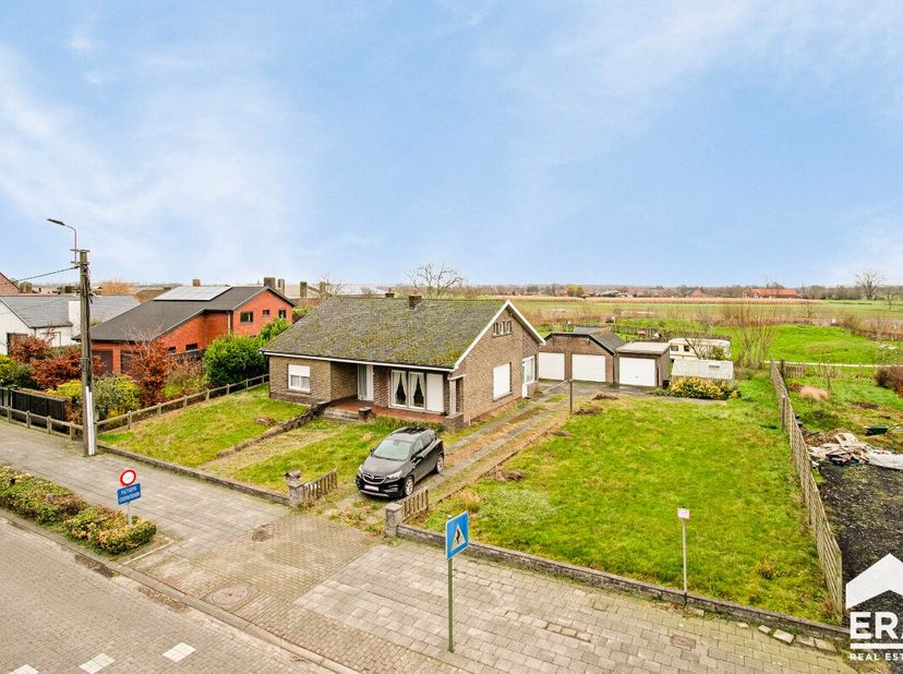 Bent u opzoek naar een unieke kans om uw eigen droomwoning te bouwen? Dit bouwperceel van 696m² is ideaal gelegen in het landelijke Adegem. Eigenschap