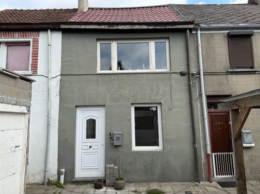 Gemeubeld knus huis te huur! Ideaal als starterswoning. Het huis bevindt zich in een steegje met een totaal van 5 huizen. Bij het binnenkomen heb je d