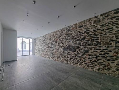                                        Complexe de bureaux à louer à Tournai, € 575
