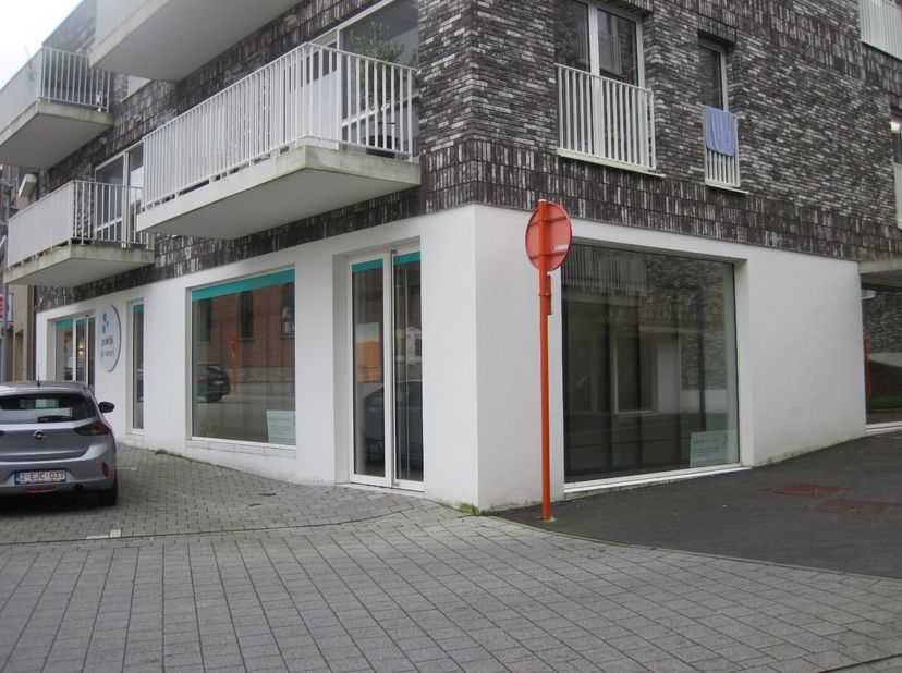 Bien professionnel à louer
                    à 9890 Gavere