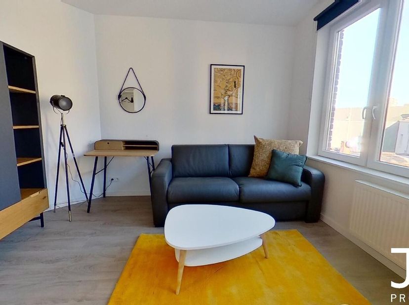 Visite virtuelle disponible en cliquant sur le logo 360°.&lt;br /&gt;
Idéalement situé à deux pas de la gare du Midi (tram, métro et bus), J&amp;J Properties vo