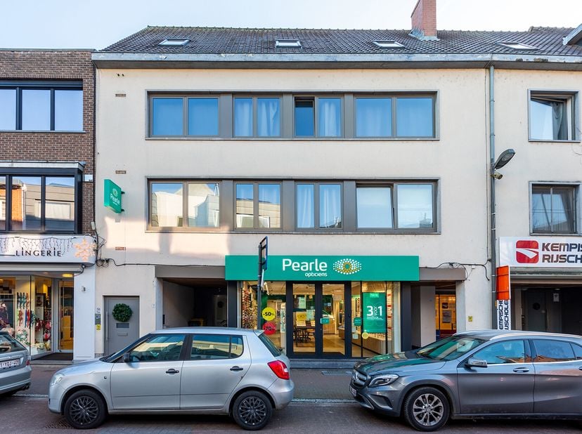 Verhuurde commerciële ruimte in het centrum van Westerlo. Huurcontract met Pearle brillenwinkel op aanvraag. Recent vernieuwd door Pearle. Zij huren e