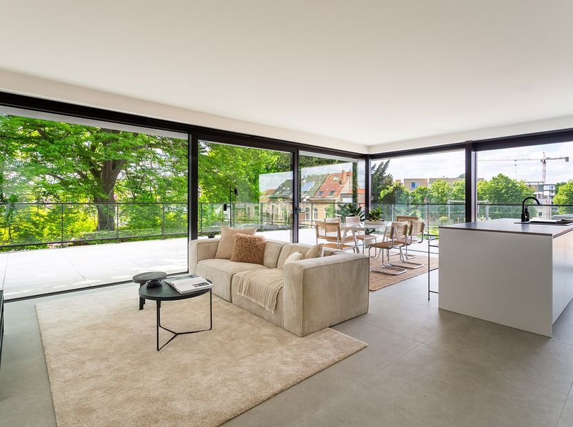 NU NOG AAN 6% BTW (onder voorwaarden)! Dit unieke penthouse met 2 riante terrassen (totaal: 163m²) biedt u alle rust en comfort op een absolute toploc
