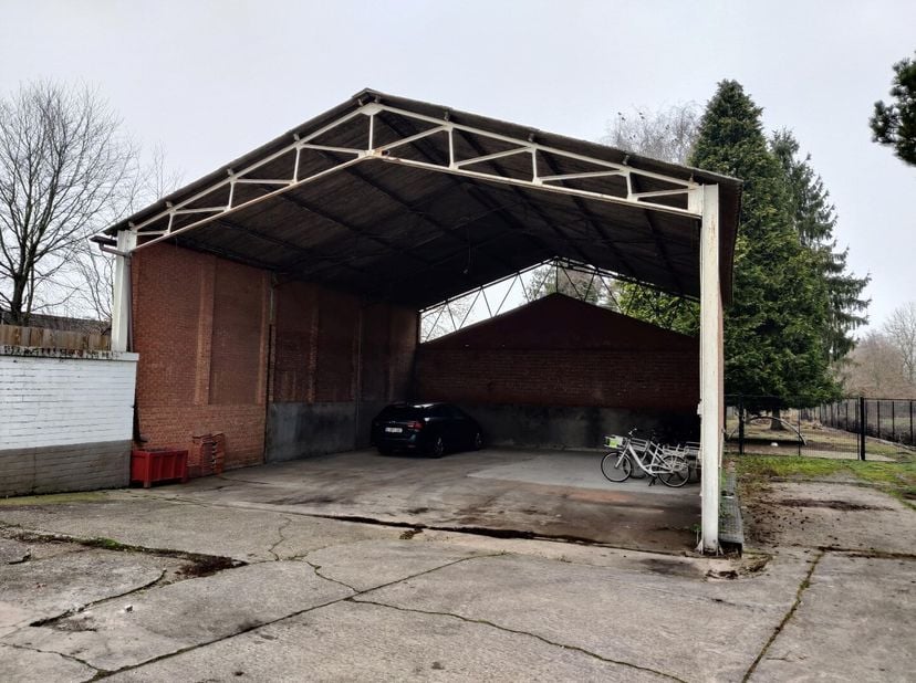 Ruime opslagruimte te huur in Bel - Geel.&lt;br /&gt;
De opslagruimte is gelegen achteraan de woning op Bel 154 en heeft een oppervlakte van +/- 150 m².&lt;br
