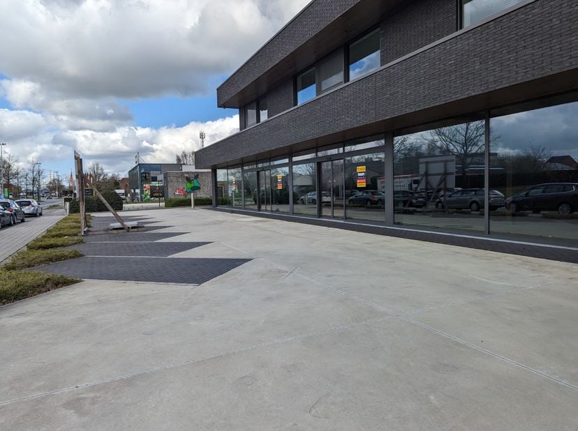 Bien professionnel à louer
                    à 8800 Roeselare