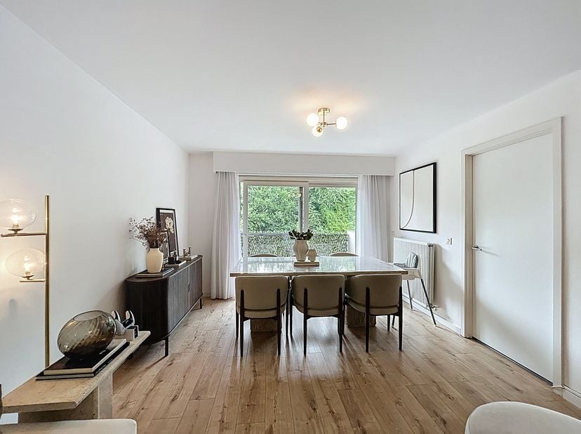 L&#039;appartement de 2 chambres est situé au Boulevard Joseph Bracops 14 à Anderlecht! et se trouve au premier étage.&lt;br /&gt;
À proximité du bâtiment, on tr