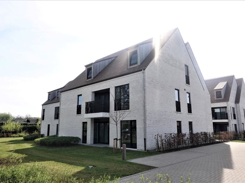 Deze flat maakt deel uit van Blok B en heeft een een oppervlakte van 60m². Het instapklare appartement beschikt over een woonkamer met open keuken, 1
