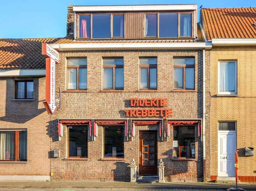 Het gezellig-ingerichte en goed-uitgeruste handelhuis&quot; t Rebbetje &quot; was meer dan 35 jaar één van de gekendste grill-restaurants aan de Kust. Deze alom
