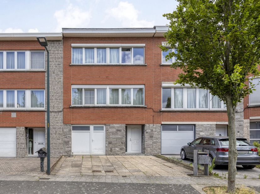 Te koop: Instapklare en gerenoveerde eengezinswoning in ZaventemAdres: Borreveldlaan 18, 1930 ZaventemVraagprijs: euro489.000Bewoonbare oppervlakte: 1