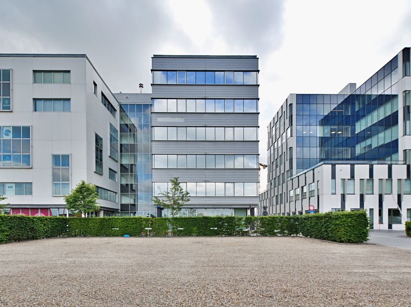 Immeuble de bureaux d&#039;une superficie d&#039;environ 2,784 m² au top situé à Roeselare.&lt;br /&gt;
L&#039;immeuble de bureaux est situé sur le parc Westwing, ancien A