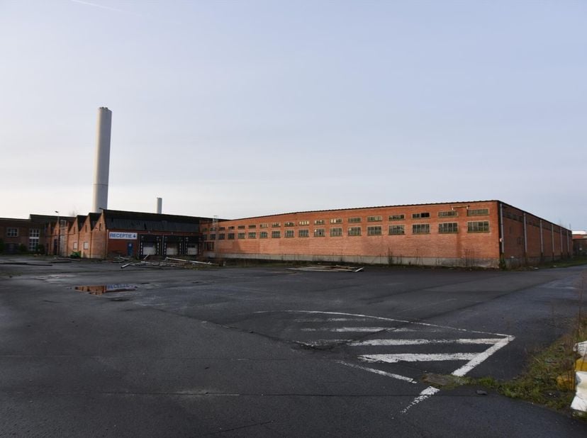Meerdere loodsen/ opslagruimtes te huur voor korte huurperiode&lt;br /&gt;
Goede bereikbaarheid en toegankelijkheid:&lt;br /&gt;
Gelegen in Laarne, op 3 km van op