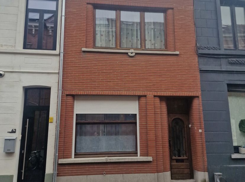 Gerenoveerde Rijwoning met bloementuin op wandelafstand van stad, station en Sportoase.Charmant wonen met comfort, licht en een vleugje natuurWelkom i