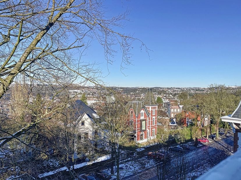 HEUSY : Magnifique appartement neuf au 5ème et dernier étage (penthouse) d&#039;une toute nouvelle résidence avenue PELTZER, situé à proximité des commodit
