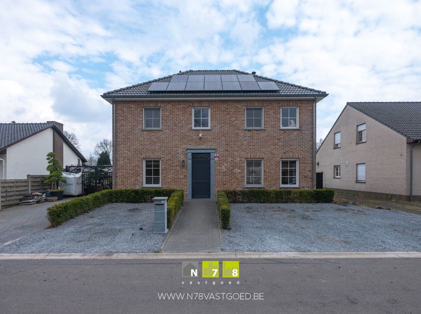 VRIJSTAANDE WONING OP EEN PERCEEL VAN 7A20CA TE HAMONT.&lt;br /&gt;
TROEVEN&lt;br /&gt;
- Rustige omgeving nabij Nederlandse grens (1km).&lt;br /&gt;
- Energielabel A (