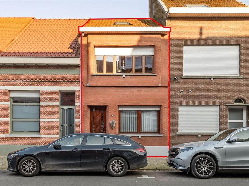 Gezinswoning met tuin en garage in het centrum van Turnhout&lt;br /&gt;
Locatie:&lt;br /&gt;
Deze charmante woning is gelegen in de Oude Vaartstraat 86 te Turnhou