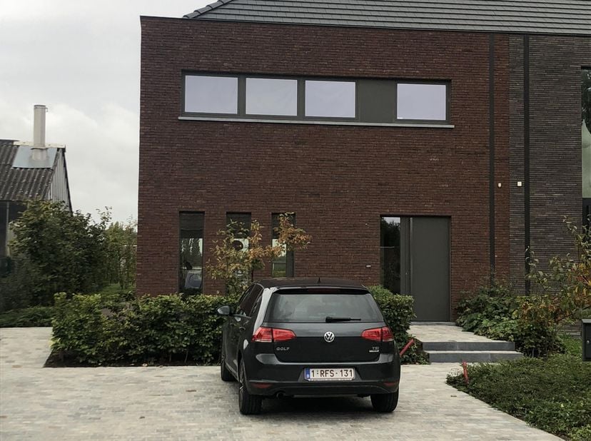TE KOOP in OOSTEEKLO Bosstraat 5&lt;br /&gt;
&lt;br /&gt;
Mooi gelegen perceel bouwgrond voor het bouwen van halfopen bebouwing.&lt;br /&gt;
&lt;br /&gt;
Lot 1 : Opp. :  +/-
