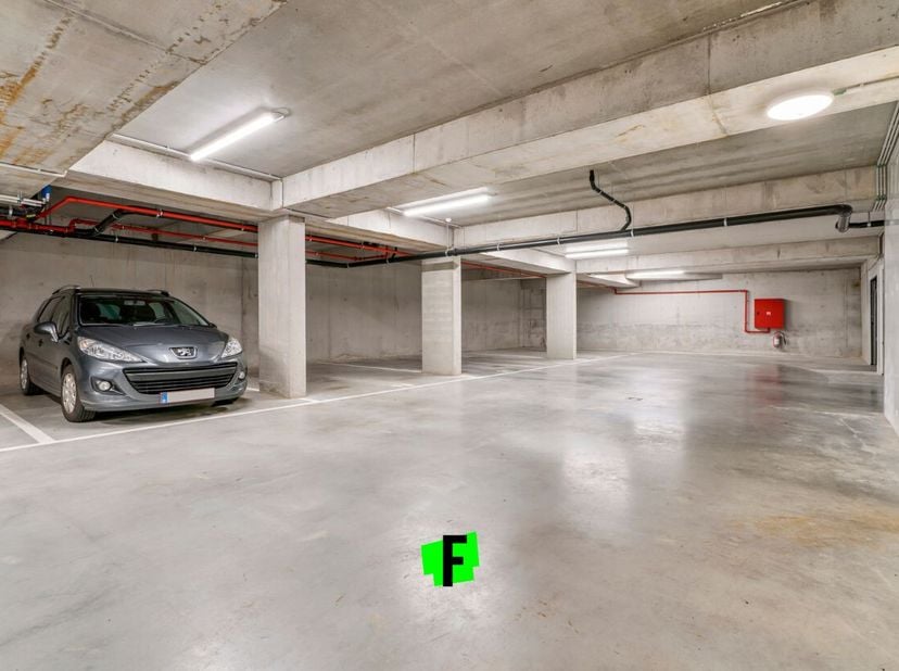 Au centre de Poperinge, dans la résidence The Corner, nous avons des places de parking souterrain à vendre. Ces emplacements sont accessibles par l&#039;as