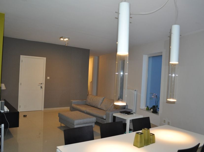 Bezoekdagen zo 15/6 en ma 16/6.&lt;br /&gt;
&lt;br /&gt;
Mooie woning ( 204 m²) met 5 slaapkamers, 2 keukens, 2 livings, 2 badkamers, zonnig terras en tuin ( 40 m
