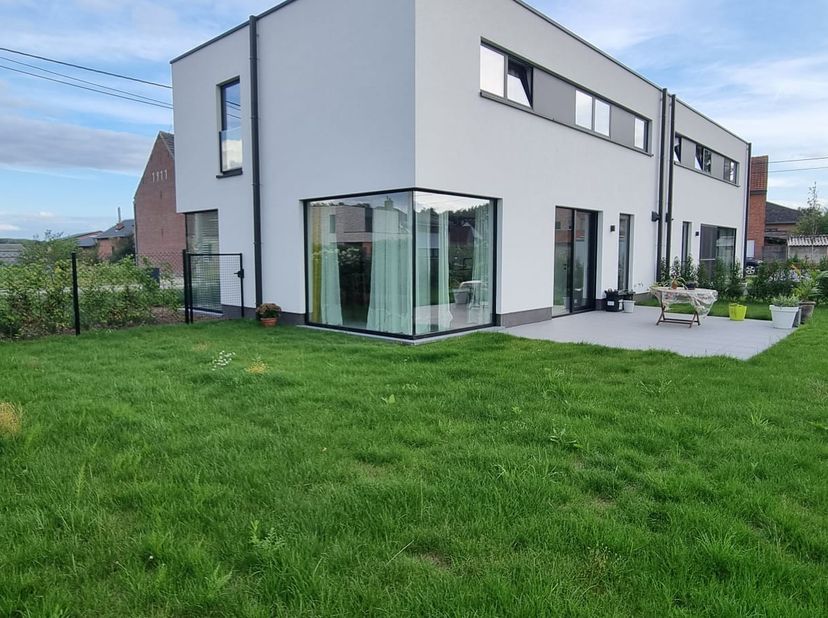 Lichtrijke nieuwbouwwoning op toplocatie nabij Leuven, Aarschot en Haacht&lt;br /&gt;
&lt;br /&gt;
Deze woning bevindt zich op maximaal 8 km van Leuven, Aarschot