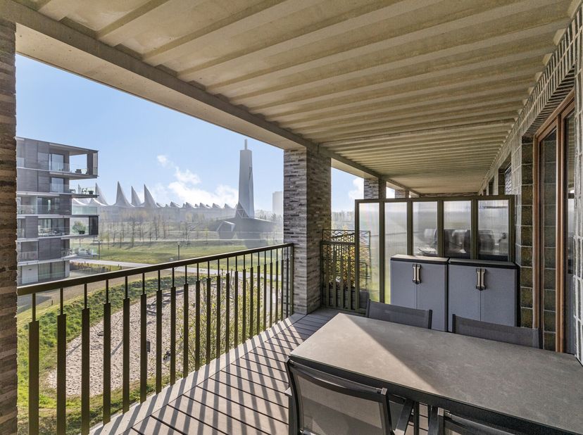 Dit ruime en moderne appartement, gelegen in het bruisende Nieuw Zuid te Antwerpen, biedt een comfortabele woonervaring met alle gemakken binnen handb