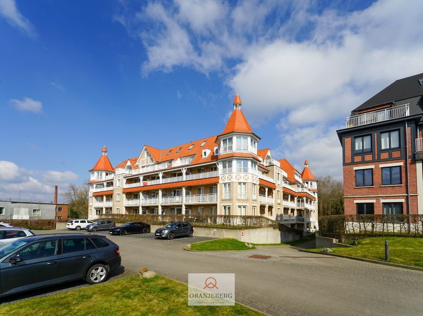Info ENKEL via mail naar info@oranjeberg.be; De perfecte combinatie tussen rust, groen én een centrale ligging! Residentie &#039;Denderhof&#039; is gelegen op e