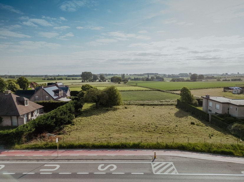 Bénéficiant d&#039;un excellent emplacement dans la charmante ville de Bellegem, nous vous proposons ce magnifique terrain à bâtir de 1 000 m², adapté à la