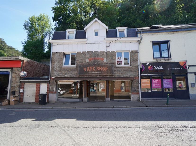 Remouchamps - Maison de commerce composée d&#039;un rez-de-chaussée commercial et d&#039;un duplex. Elle se compose comme suit : un commerce au rez-de-chaussée.
